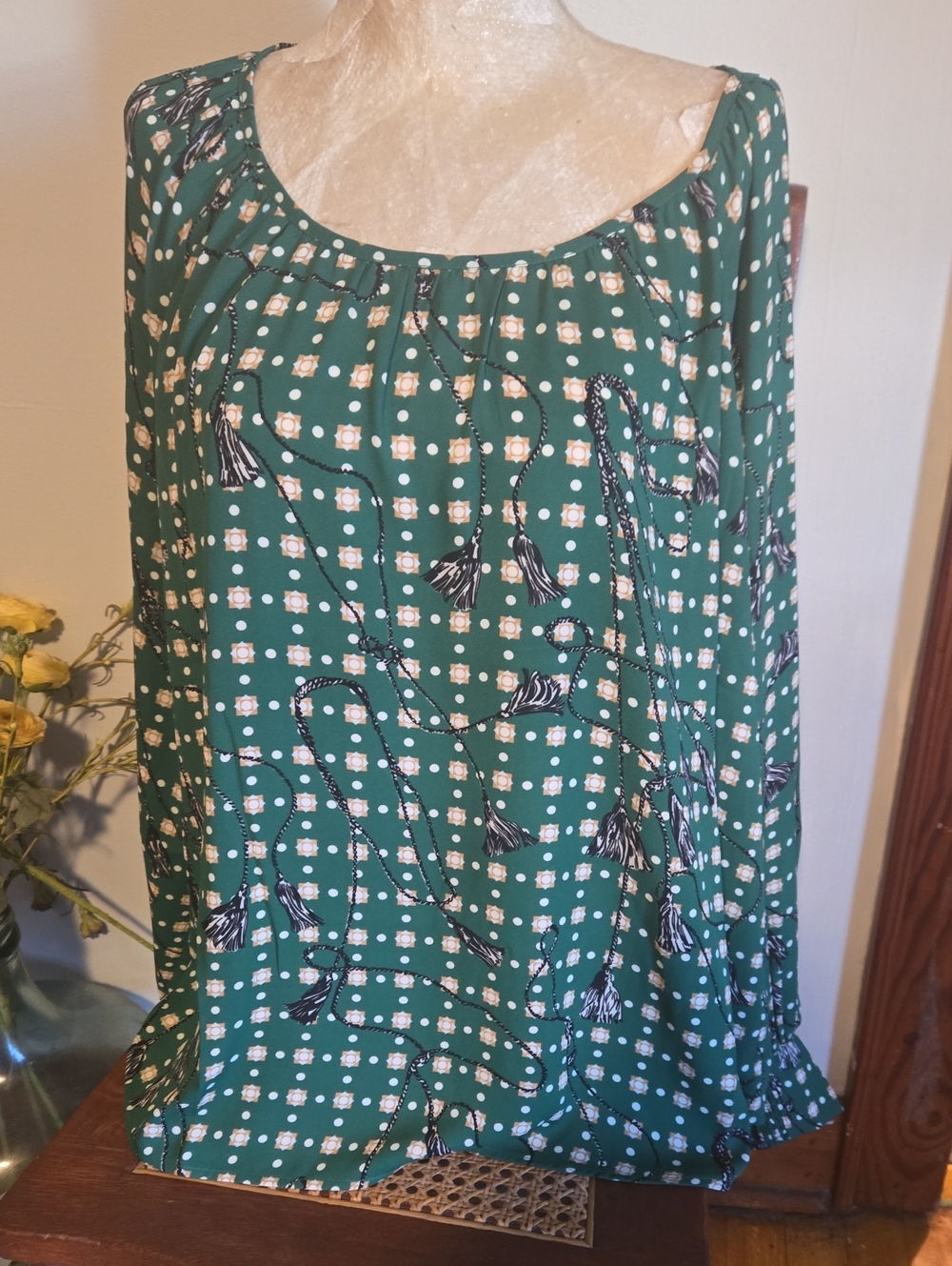 Brand New CAbi Green Floral Tassel-Print Long Sleeve Top Size Lg